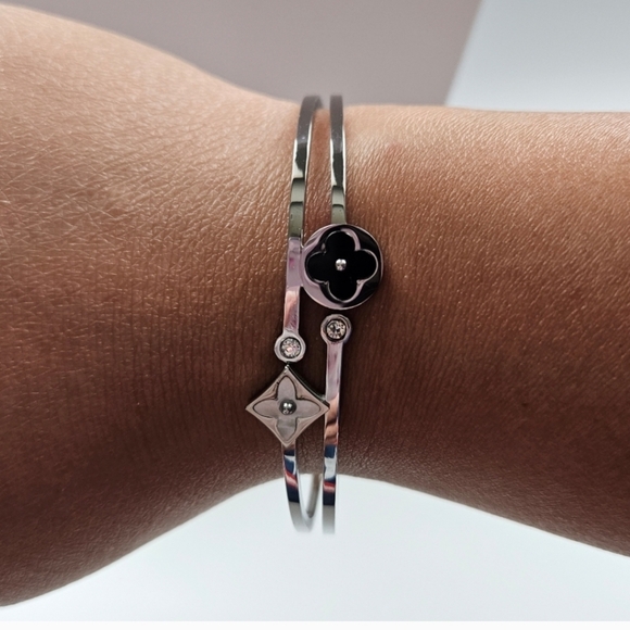 Bracelet Bangle Stainless Steel Silver plated NWOT - Picture 3 of 3